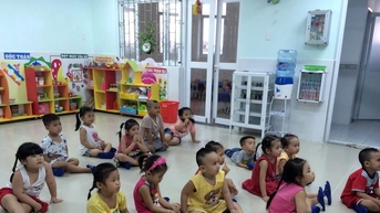 Công nhân phải gửi con về quê vì thiếu trường học