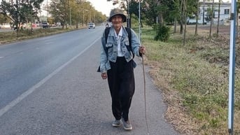 Cha 85 tuổi chống gậy đi hàng trăm km tìm con trai xa nhà gần 10 năm