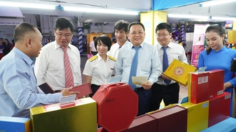 Khai mạc phiên chợ đặc sản vùng miền không dùng tiền mặt