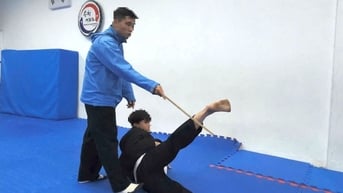 Hành vi bạo lực, vi phạm nghiêm trọng đạo đức nghề nghiệp