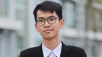 Hai nam sinh là thủ khoa chuyên Toán Khoa học Tự nhiên