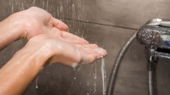 Buồn nôn khi tắm có sao không?