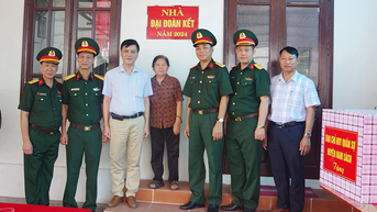 Giúp nhân dân bằng việc làm thiết thực, nghĩa tình