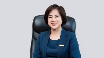 도하푸옹 여사가 엑심은행 이사회의 새로운 의장이 되었습니다.