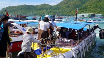 Khánh Hòa đón hơn 578.000 lượt khách, doanh thu hơn 756 tỉ đồng