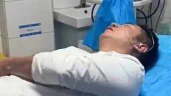 Tức giận khi dạy con học, người đàn ông phải nhập viện vì khó thở, tức ngực