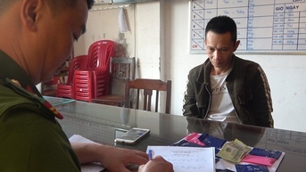 Bị bắt trên đường đi giao ma túy