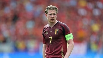 Bị hỏi xoáy, Kevin De Bruyne giận dữ, mắng phóng viên là 'thằng ngốc'