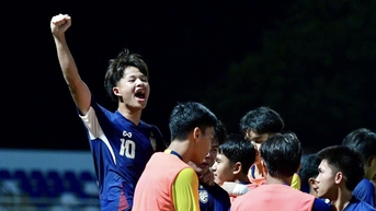 Mèo nào cắn mỉu nào