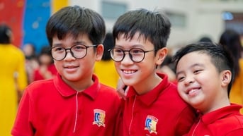 Lễ khai giảng hạnh phúc ở Royal School