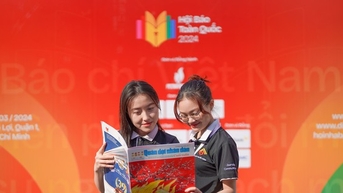 Bên trong Hội Báo có quy mô lớn nhất từ trước đến nay