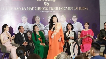 សិល្បករប្រជាជន Bach Tuyet ត្រូវបានឧទ្ទិសដល់បណ្ឌិតសភា Cai Luong