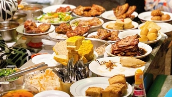 Quán ăn ở TPHCM có tên 'bốc mùi', giá cả 'hết hồn' nhưng khách đông nườm nượp