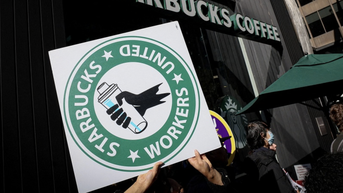 Starbucks dọa cho nghỉ việc luôn nếu nhân viên không đến văn phòng