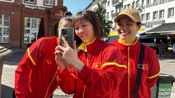 Đội tuyển nữ Việt Nam nghỉ xả hơi, tranh thủ tham quan Frankfurt