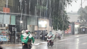 Mưa trắng trời ở TPHCM