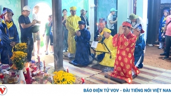  Đông đảo du khách quốc tế dự lễ cúng Tổ nghề Yến trên đảo Cù Lao Chàm