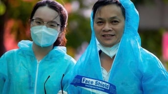 Lương thấp, nhân viên trường học mong được gỡ khó