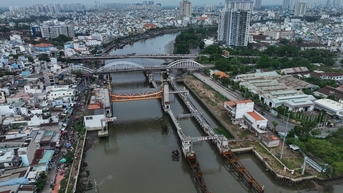នាយករដ្ឋមន្ត្រីស្នើរុះរើជាបន្ទាន់នូវឧបសគ្គសម្រាប់គម្រោងការពារទឹកជំនន់ 10.000 ពាន់លានដុង