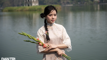 Giới trẻ Hà Nội xúng xính chụp ảnh áo dài ngày đầu năm mới