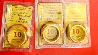 Đồng loạt sụt giảm, nín thở chờ đợi