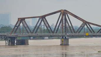 សាកលវិទ្យាល័យជាច្រើនបានប្តូរទៅរៀនតាមអ៊ីនធឺណិត ដោយសារផលប៉ះពាល់នៃទឹកជំនន់។