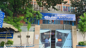 "선생님이 노트북 구매 지원을 요청하는 것" 대신 교감 선생님이 수업을 맡도록 하세요.