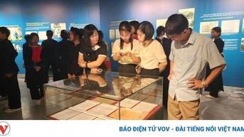 Triển lãm “Lịch sử tỉnh Cao Bằng qua tài liệu lưu trữ”