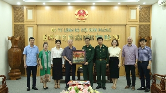 Hội Nhà báo TP Hà Nội thăm, làm việc với cán bộ, chiến sỹ các đồn Biên phòng tỉnh Điện Biên