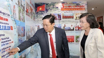 Tự hào cờ Tổ quốc: Trao tặng hơn 2,1 triệu lá cờ, xác lập 4 kỷ lục Việt Nam