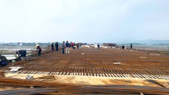 Nhộn nhịp trên công trường cao tốc Bắc - Nam ngày cuối năm