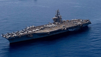 Houthi phóng tên lửa tấn công tàu sân bay Mỹ