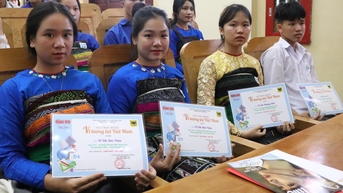 Háo hức vượt hơn 100km đi nhận học bổng Vì tương lai Việt Nam tại Mường Lát, Thanh Hóa