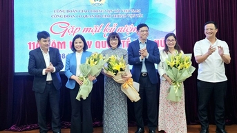 Nữ cán bộ, công chức cơ quan Bộ GTVT “Giỏi việc nước, đảm việc nhà”