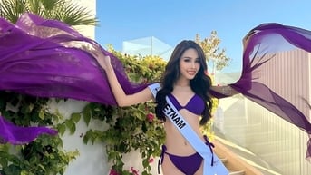 Á hậu Ngọc Hằng trình diễn bikini quyến rũ