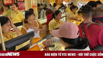 Giá vàng tăng trở lại, người dân TP.HCM chen nhau đi bán