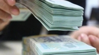 Công ty địa ốc thua lỗ, sếp vẫn có thu nhập tiền tỷ