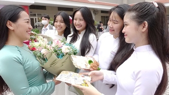 Cải tiến lương giáo viên ra sao?