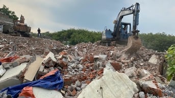 Người dân tất bật dỡ nhà giao mặt bằng cho dự án 4.800 tỷ trong ngày cuối năm