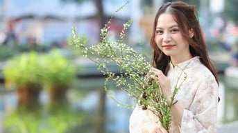 Thiếu nữ Sài thành diện áo dài Tết xuống phố