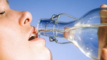 Dấu hiệu cảnh báo cơ thể đang thừa nước ở mức nguy hiểm