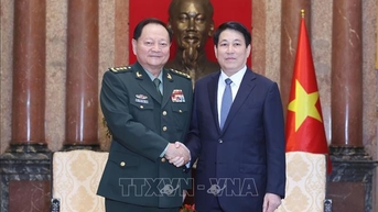 Chủ tịch nước Lương Cường tiếp Phó Chủ tịch Quân ủy Trung ương Trung Quốc
