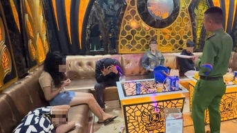 Bắt quả tang 2 nữ nhân viên cùng nhiều khách "bay" tại quán karaoke