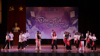 Sinh viên ngành "đắt giá" nhất trường Sư phạm khoe tài năng nghệ thuật