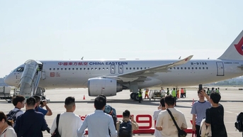 Trung Quốc thực hiện chuyến bay thương mại đầu tiên bằng máy bay tự sản xuất