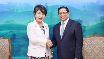 일본이 베트남 국민의 입국 절차를 간소화하는 것을 고려하자고 제안