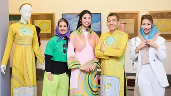 Hoa hậu Ngọc Hân ra mắt áo dài in tranh của họa sĩ Lê Thiết Cương