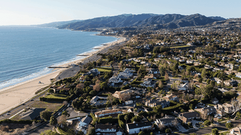 California trong biển lửa: Nhà giới siêu giàu, dinh thự sao Hollywood thành tro