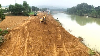 Hàng chục hộ dân miền núi Hà Tĩnh tự nguyện hiến đất xây kè chống sạt lở