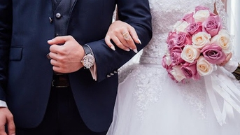 Chồng bị vợ bạo lực ngay giữa đám cưới